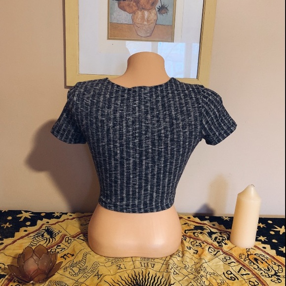 F21 Low Cut Ribbed Going Out Crop Top - Picture 2 of 3